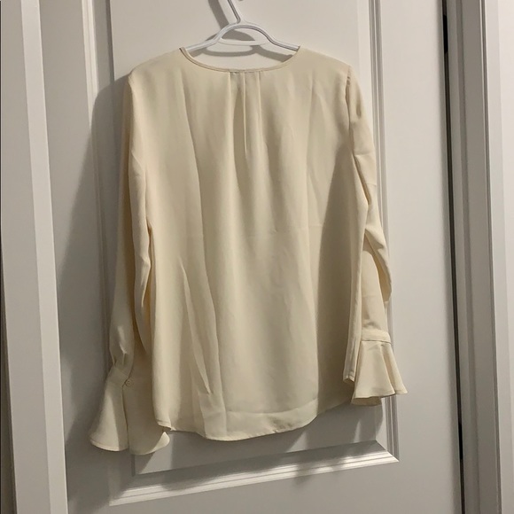 Bell cuff blouse - Picture 6 of 9